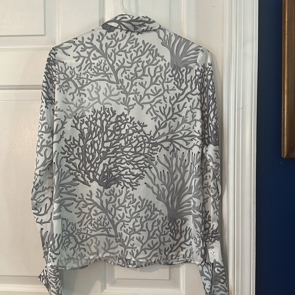 NWOT Jean-Pierre Klifa Gray & White Coral Pattern Polyester Long Sleeve Blouse - Picture 6 of 8